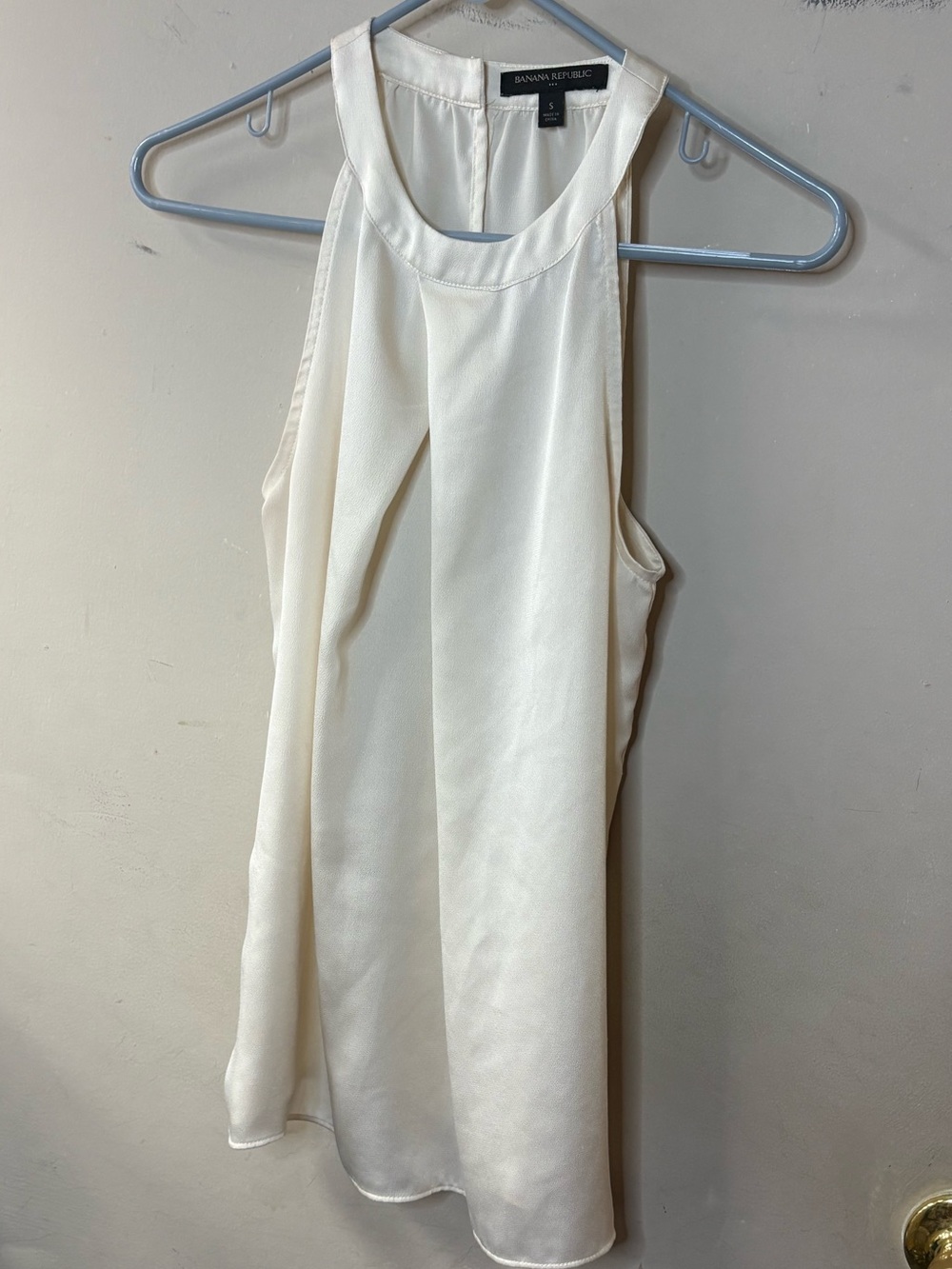Banana Republic Cream Halter-Neck Pleated Front blouse
Ladies size small
